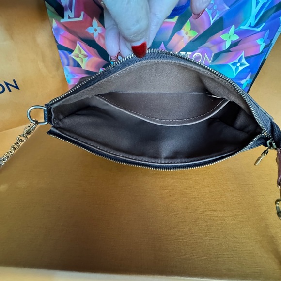 Louis Vuitton Pouchette with new LV gold Crossbody chain - Picture 6 of 15